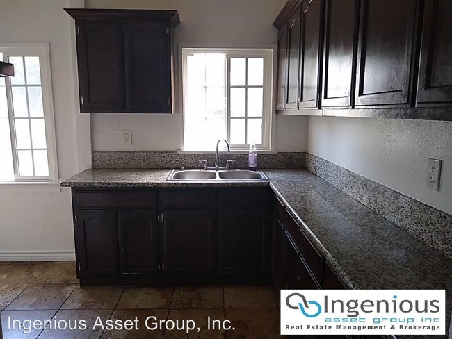 Building Photo - 3 br, 1 bath Apartment - 1607 W 49th St.