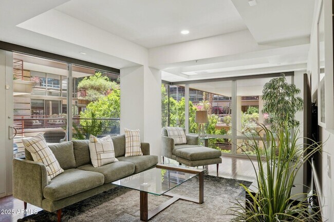 Foto del edificio - 7151 E Rancho Vista Dr