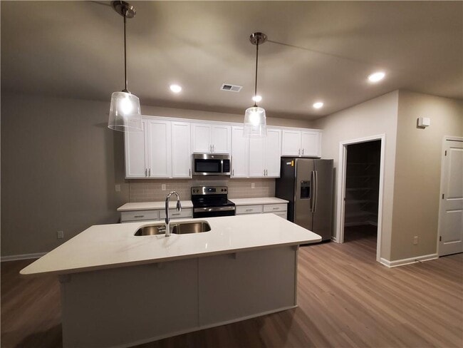 Building Photo - 730 Calvin Pk Dr