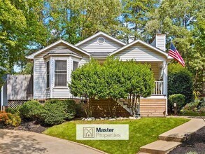 Building Photo - 1032 Summit Dr