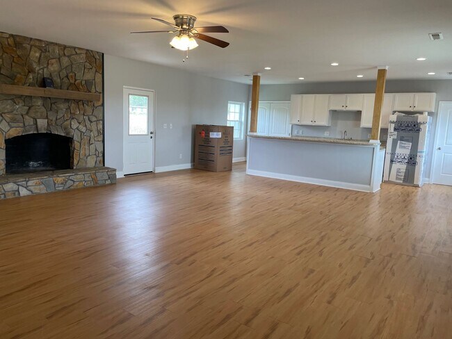 Foto del edificio - 3 BED, 3 FULL BATH HOME LOCATED IN DENTON!