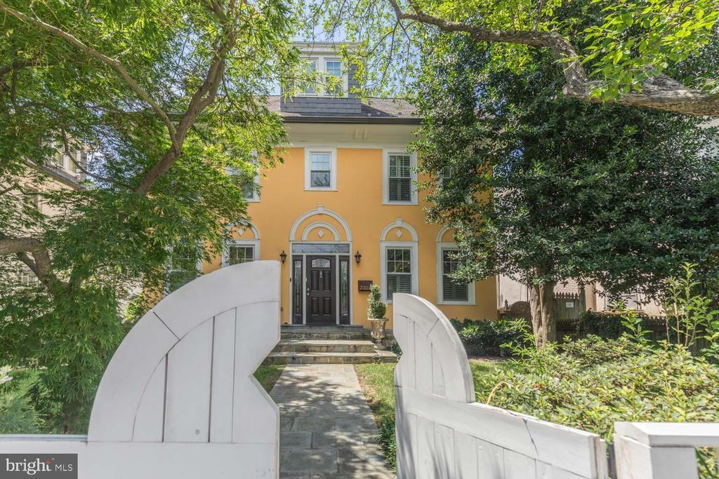 Primary Photo - 3224 Cleveland Ave NW