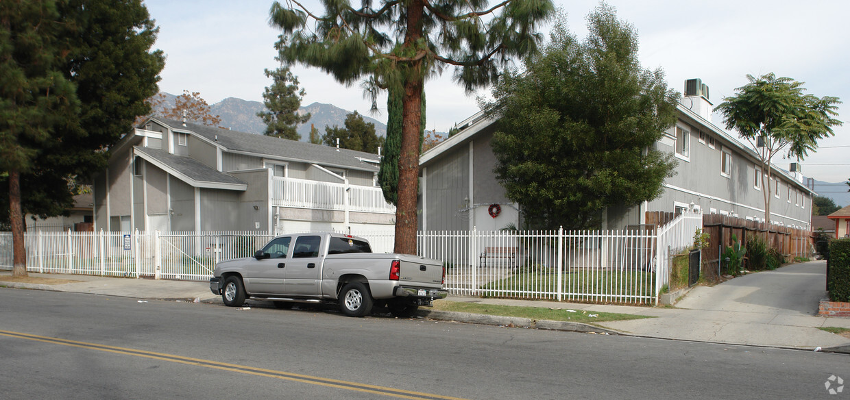 Primary Photo - Raymond Apartments