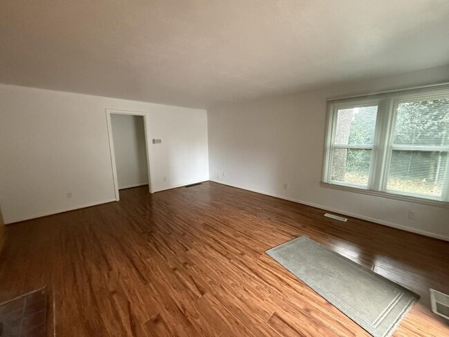 Building Photo - 16350 SE Vineyard Ln