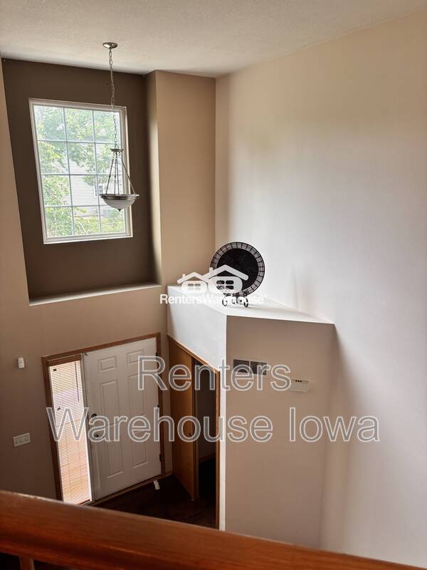 Building Photo - 1400 S 52nd St