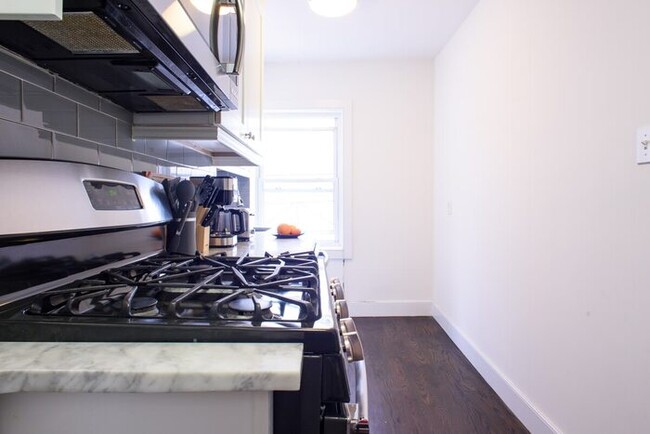 Foto del edificio - 39-3  Newly renovated 3 BR Prime midtown s...