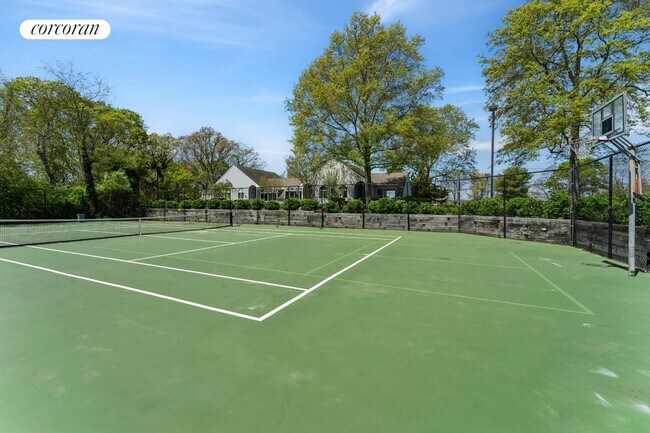 Building Photo - 400 Noyack Rd