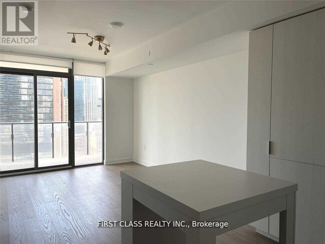 Building Photo - 11-1711 Wellesley St W