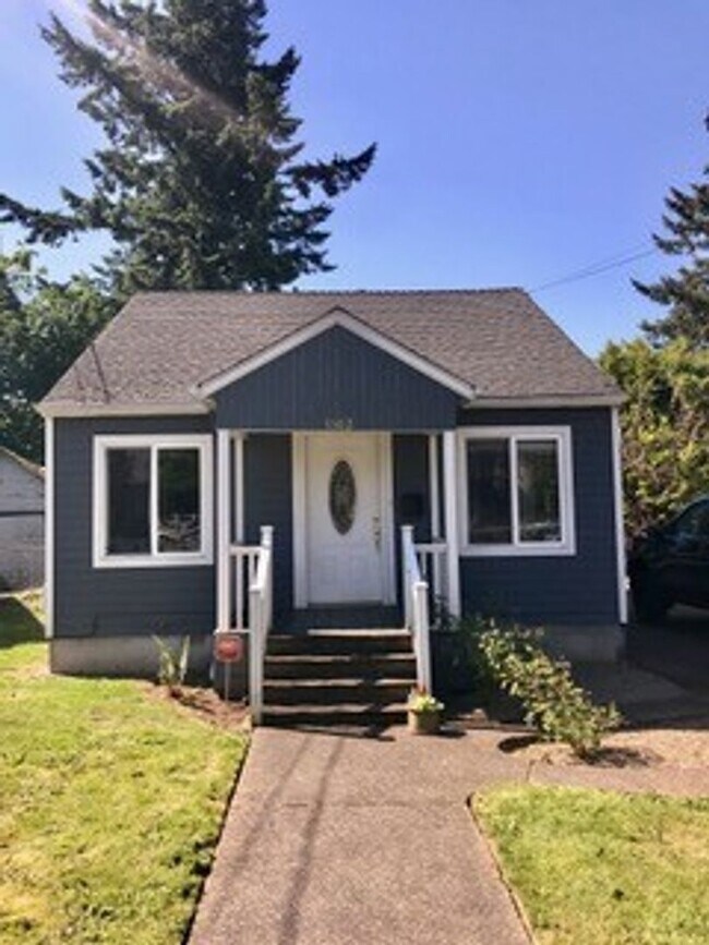 Foto del edificio - 3 Bedroom home Coming soon in Brentwood ne...