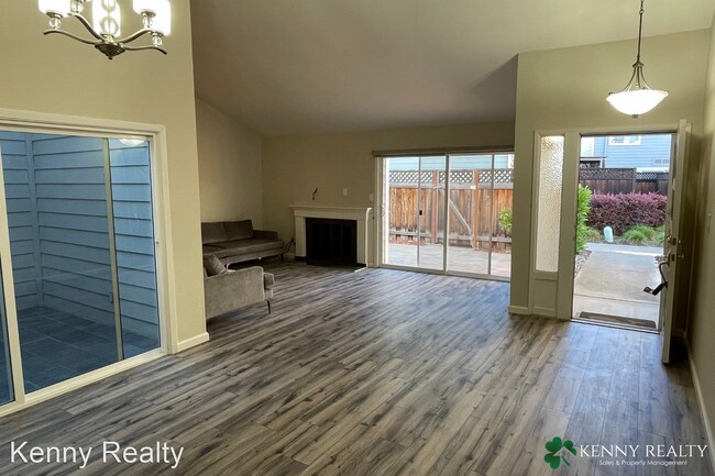 Building Photo - 3 br, 2.5 bath House - 817 Vespucci Lane