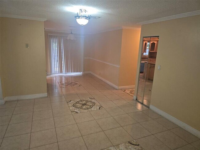 Foto del edificio - 8241 SW 4th St