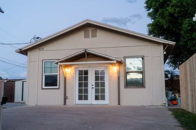 Building Photo - 926 W Estes Way
