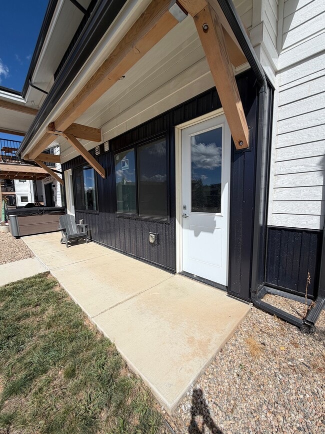 Building Photo - 281 W Meadow Mile