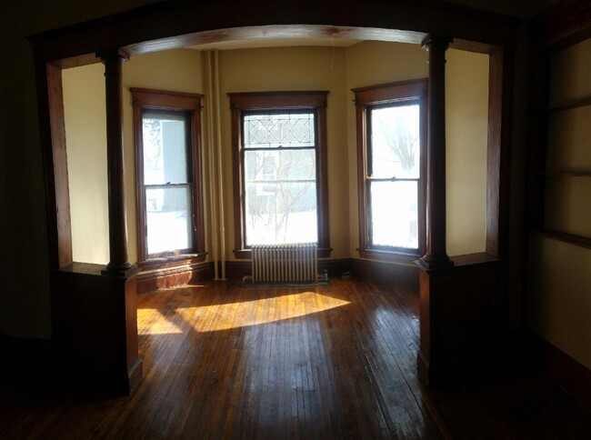 Building Photo - 706 Park St