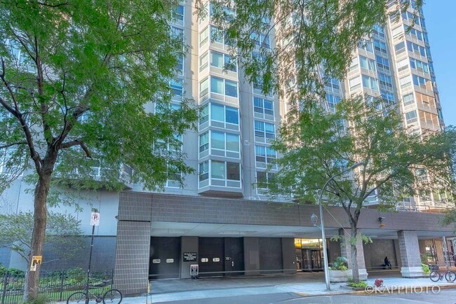 Building Photo - 720 W Gordon Terrace
