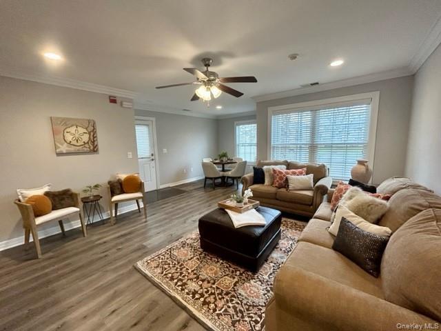 Building Photo - 505 Vista View Dr