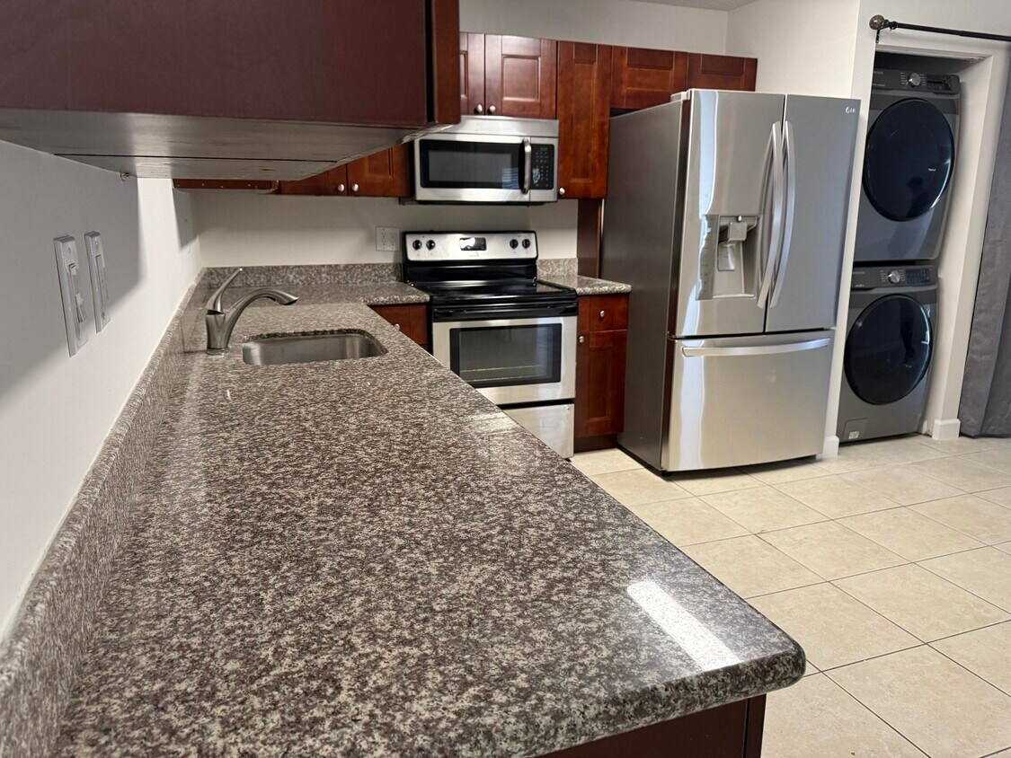 Foto principal - 1372 Birkdale Dr