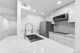 Building Photo - 17331 Red Oak Dr