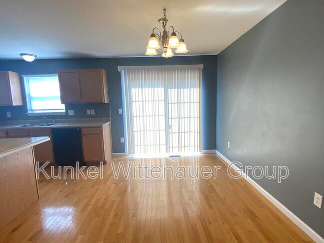 Foto del edificio - 2437 Larchmont Dr