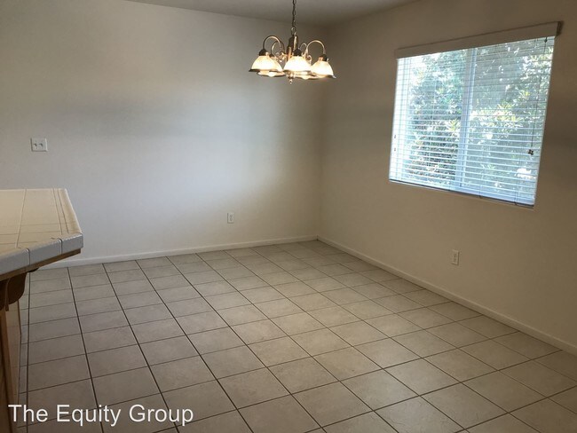 Foto del edificio - 2509-2511 W Lark Ave