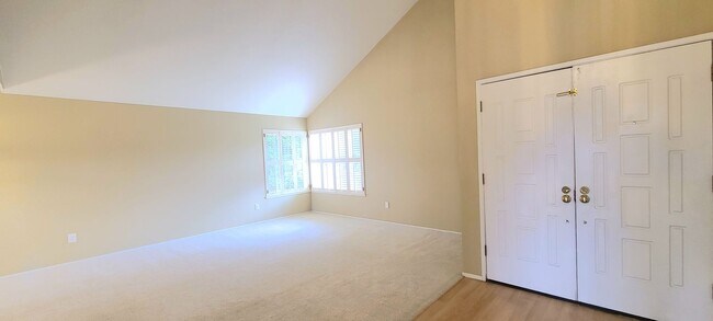 Building Photo - GORGEOUS 4BD/2.5BTH W/ POOL!
