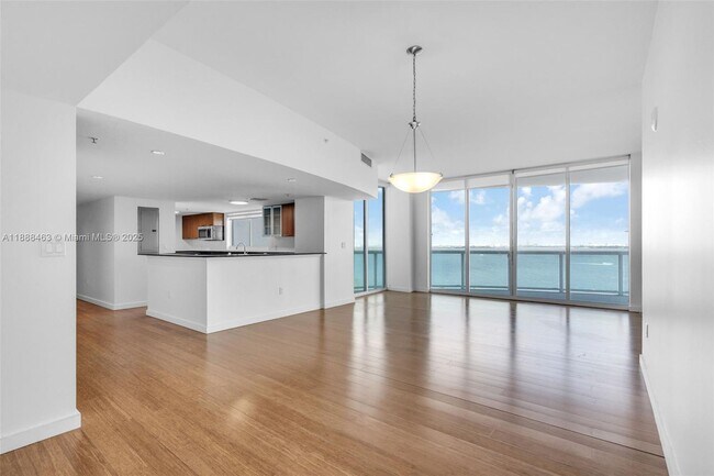 Building Photo - 1800 N Bayshore Dr