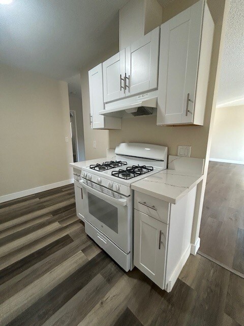 Building Photo - 921 S Trident St