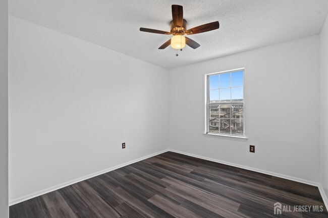 Building Photo - 12 Kingston Run