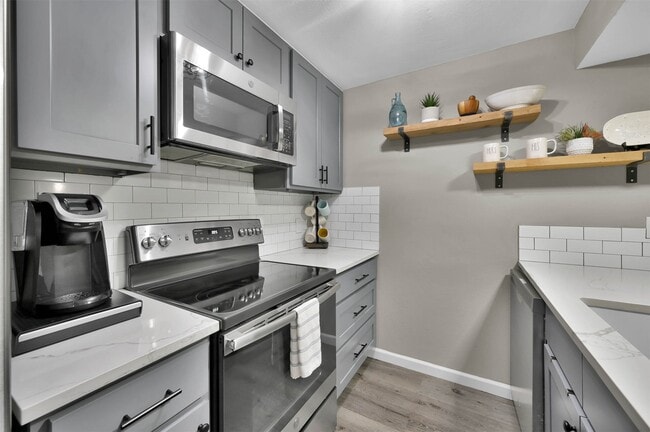 Building Photo - 3900 Aspen Dr
