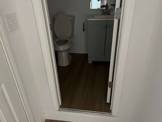 Foto del edificio - Two Bed/One Bath with Laundry Hook Ups