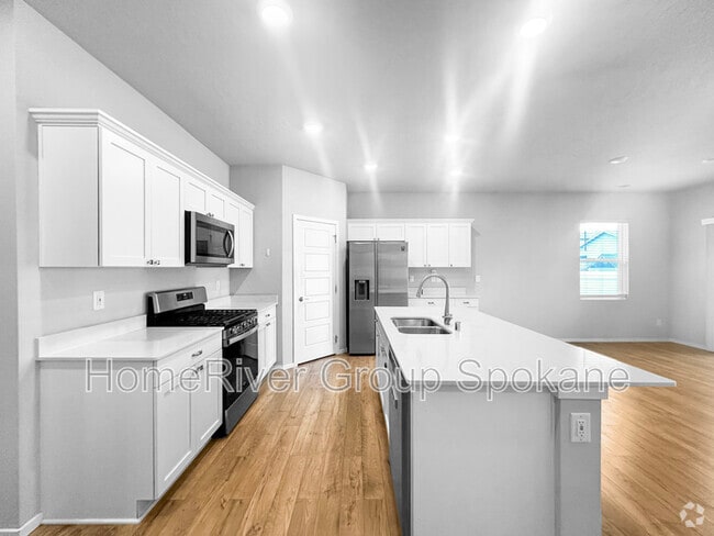 Building Photo - 5820 W Yorktown Ln