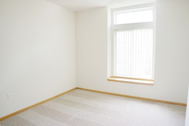 Building Photo - Stone Creek