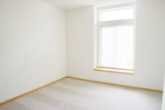 Building Photo - Stone Creek