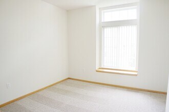 Building Photo - Stone Creek