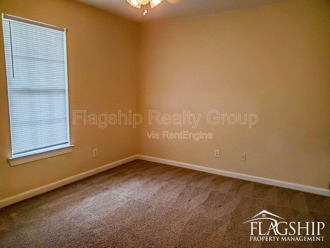 Building Photo - 5160 Deveron St