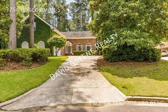 Building Photo - 3754 Roscommon S