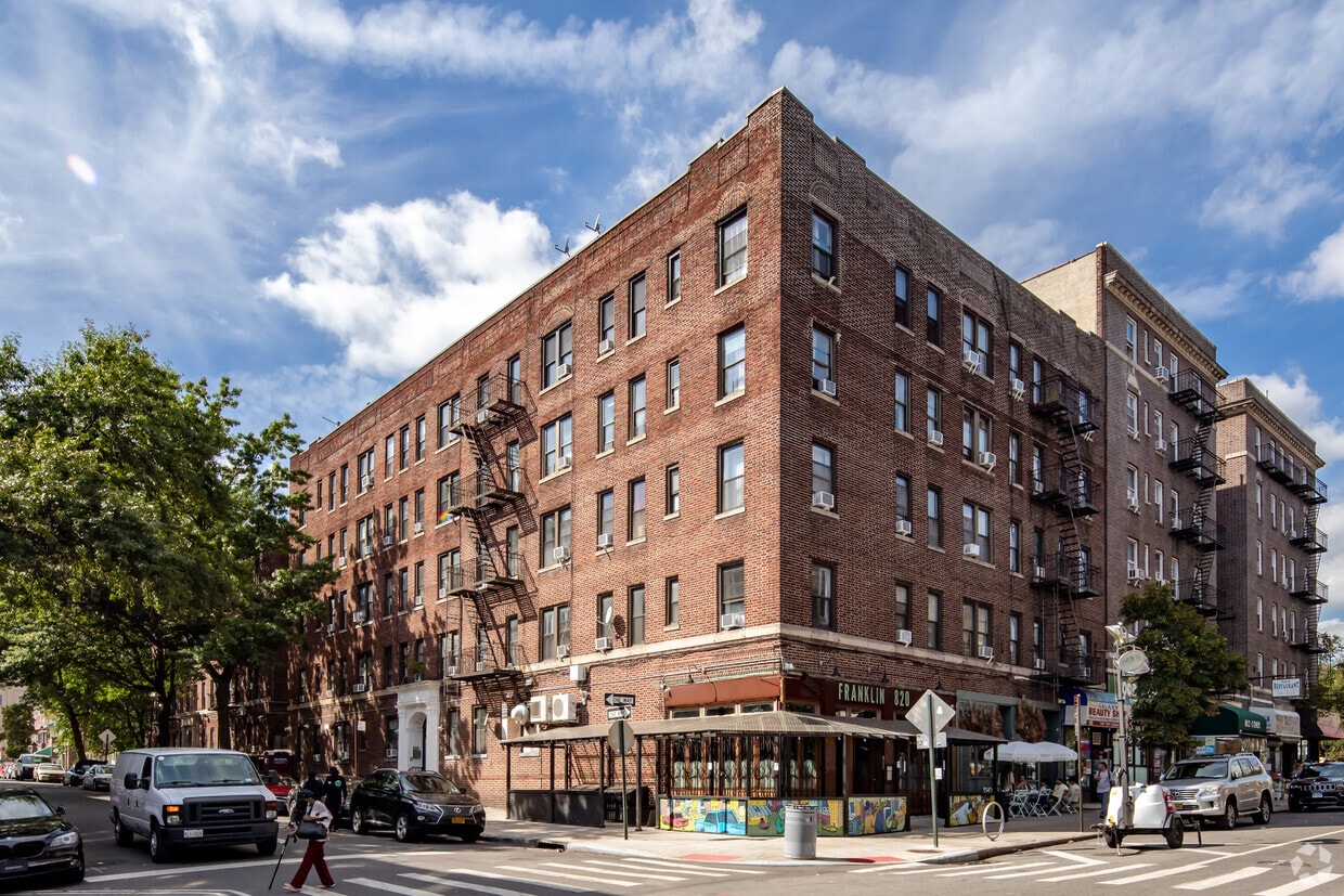 Primary Photo - 1045 Union St