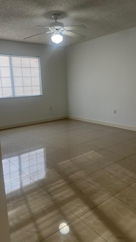 Foto principal - 5021 Wiles Rd