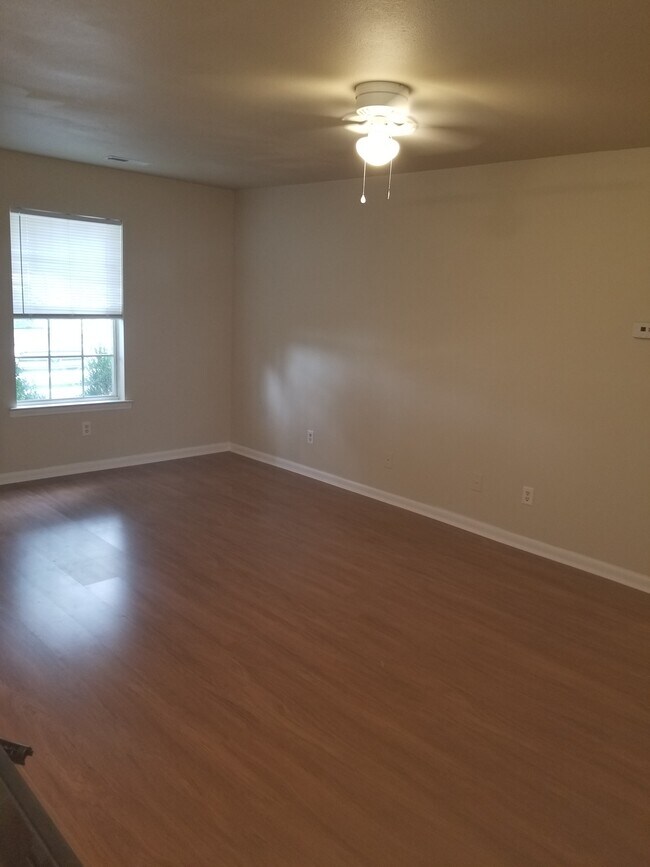 Living Room - 5117 Willis Dr
