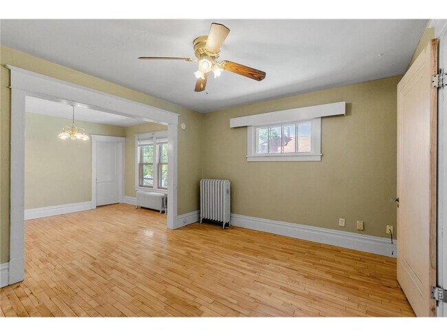Building Photo - 435 Fry St