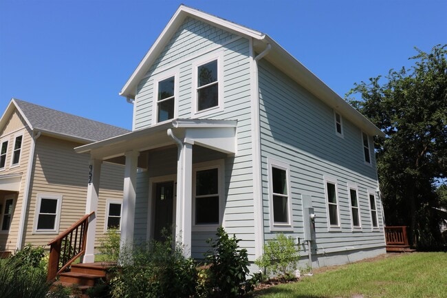 Building Photo - 952 Alexander St