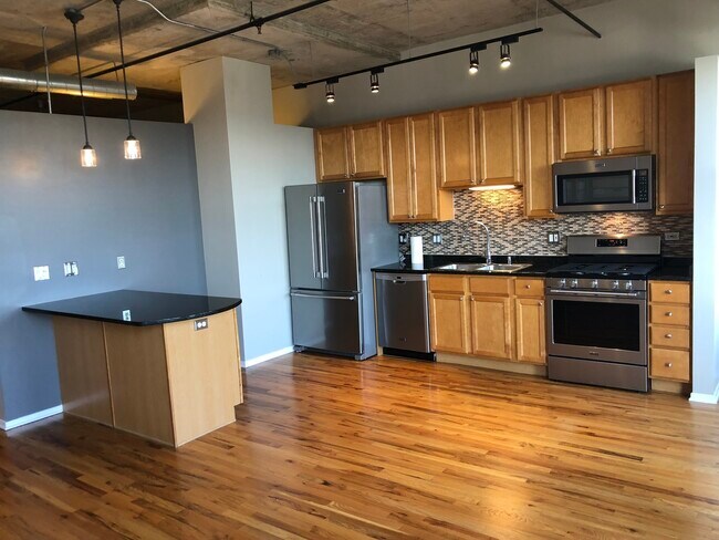 Building Photo - 6 S Laflin St