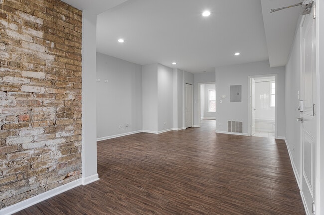 Building Photo - 7726 N Ashland Ave