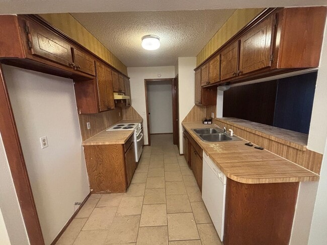 Building Photo - Beautiful 3 Bed 2 Bath Home in Yukon