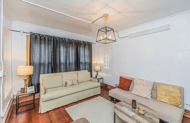 Foto del edificio - 5236 N Larned Ave