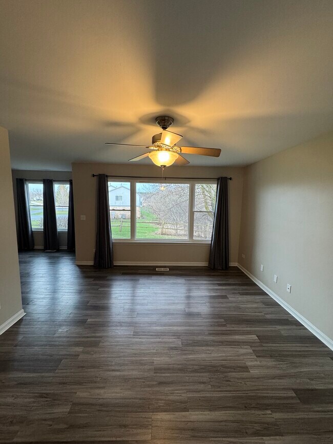 Living Room - 350 Wethington Dr
