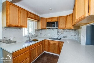 Building Photo - 2227 Stewart Ave