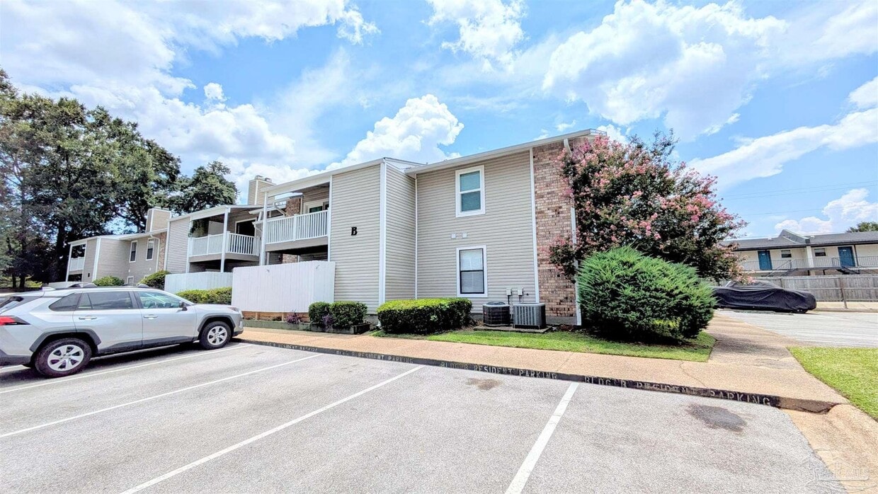 Foto principal - 7171 N 9th Ave