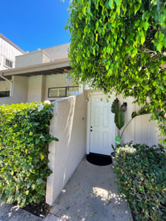 Building Photo - Oak Pointe 2 Bedroom Townhome in Sherman O...