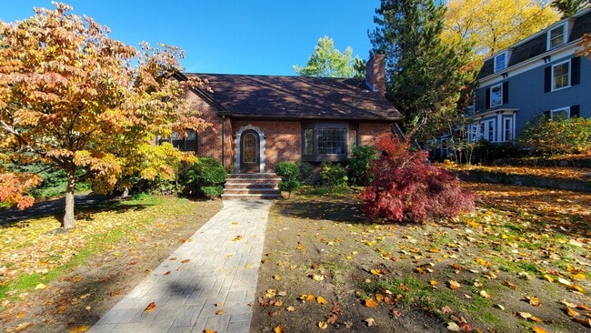 Building Photo - 10 Webster St